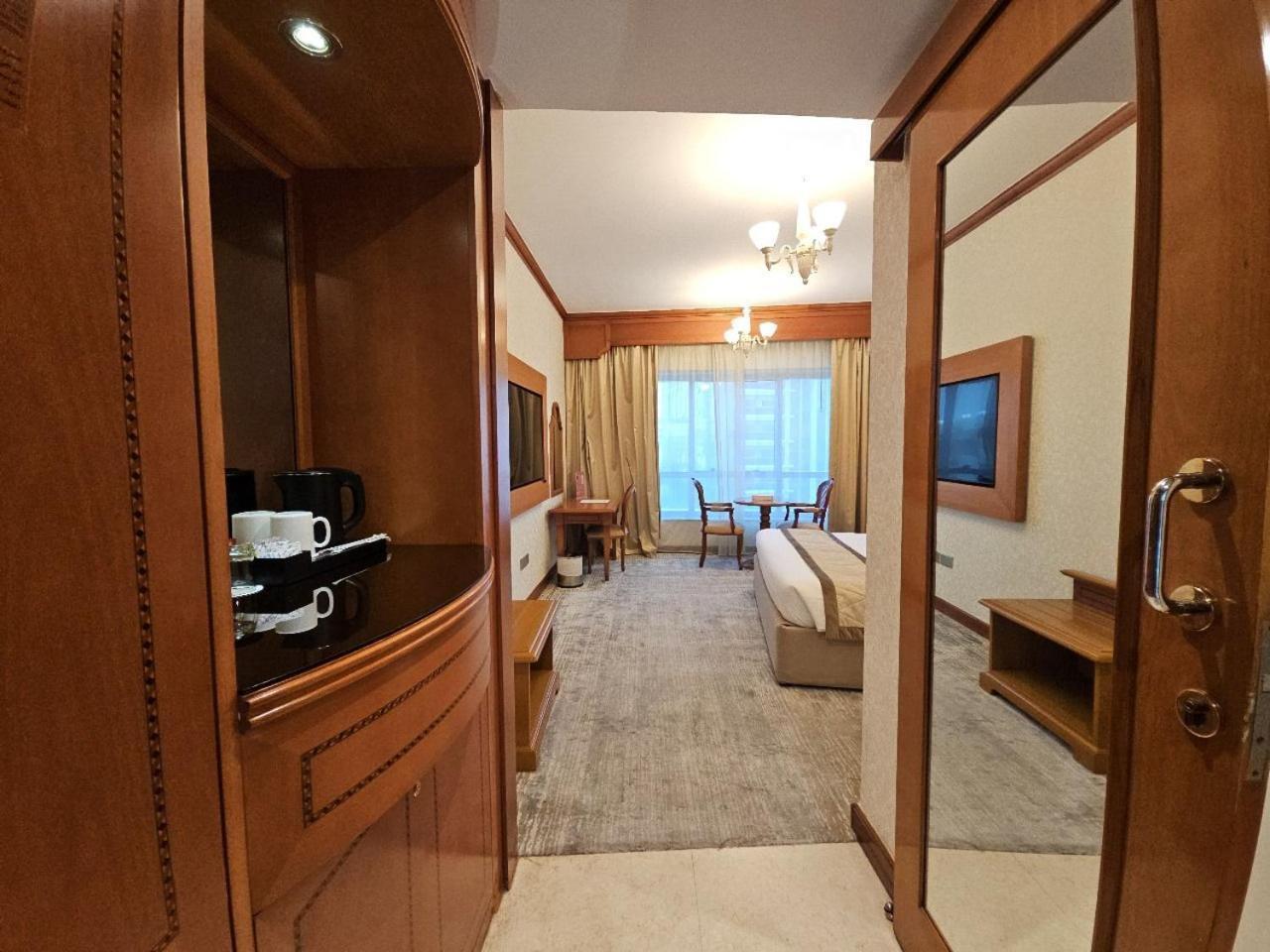 Royal Concorde Hotel & Suite Dubai Exterior foto