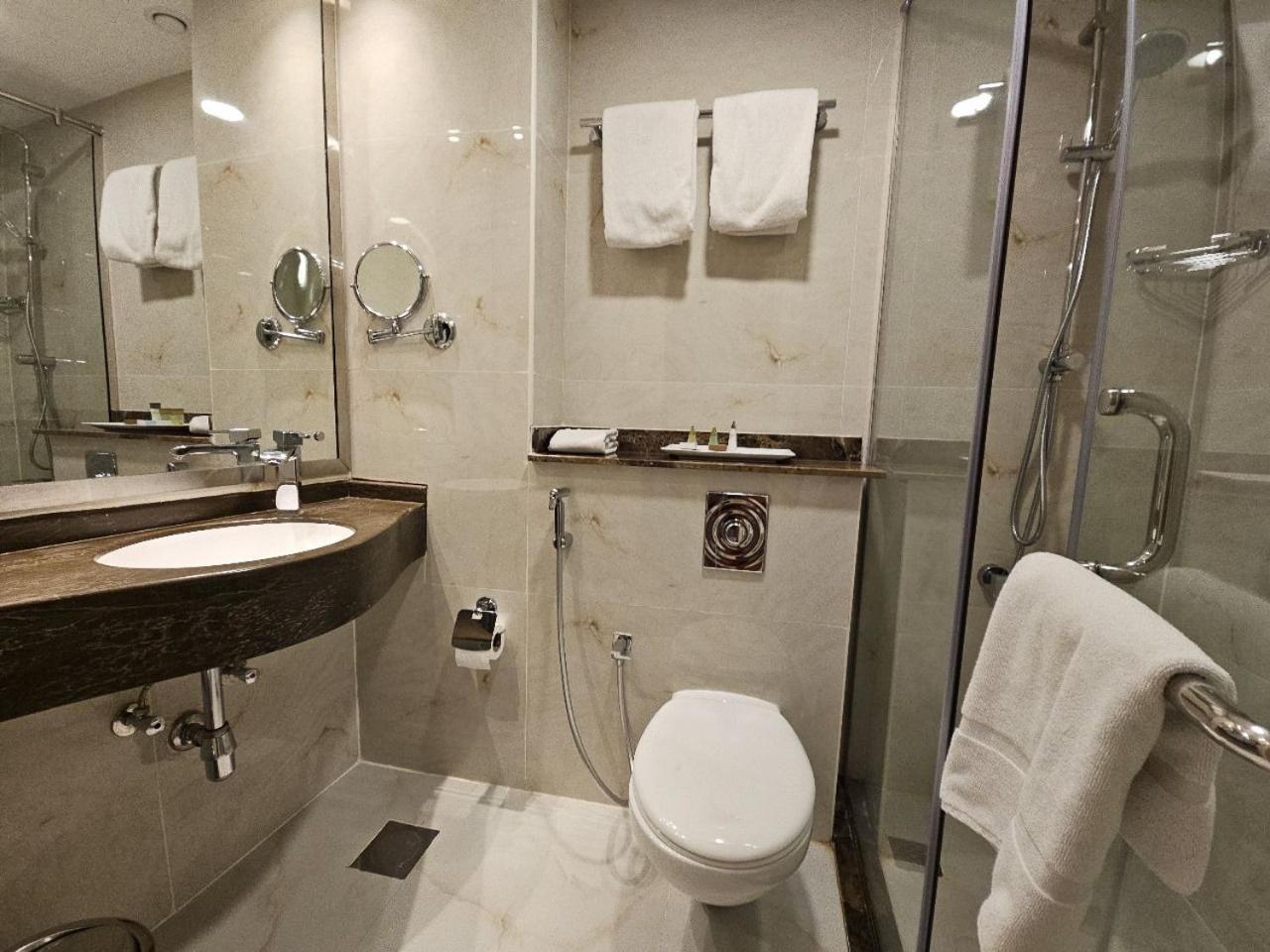 Royal Concorde Hotel & Suite Dubai Exterior foto